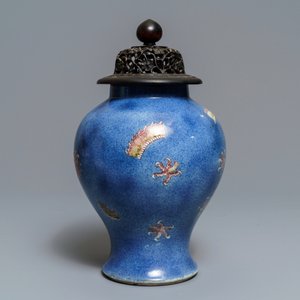 Een Chinese poederblauwe en koperrode 'draken' vaas, Kangxi merk, 19e eeuw — foto 3
