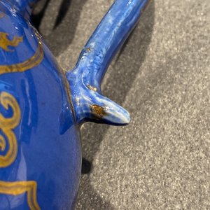 Een Chinese poederblauwe kan met verguld decor van mythische dieren, Kangxi — foto 11