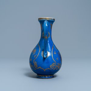 Een Chinese poederblauwe kan met verguld decor van mythische dieren, Kangxi — foto 3