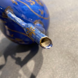 Een Chinese poederblauwe kan met verguld decor van mythische dieren, Kangxi — foto 9