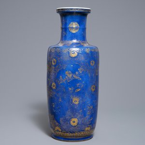 Een Chinese poederblauwe rolwagen vaas met verguld decor, Kangxi — foto 4