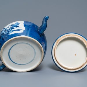 Een Chinese poederblauwe theepot met deksel, Kangxi — foto 7