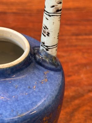 Een Chinese poederblauwe theepot met deksel met verguld decor en imitatiebamboe handvat, Kangxi — foto 13