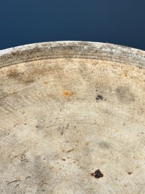 Een Chinese poederblauwe vaas met verguld landschapsdecor, Qianlong/Jiaqing — foto 14