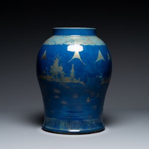 Een Chinese poederblauwe vaas met verguld landschapsdecor, Qianlong/Jiaqing — foto 3