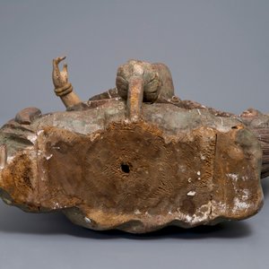 Een Chinese polychrome houten groep van Guanyin op draak, 18e eeuw — foto 9