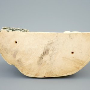 Een Chinese polychrome ivoren groep van dames met kind, 19/20e eeuw — foto 7