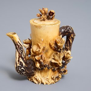 Een Chinese polychrome ivoren theepot, 19/20e eeuw — foto 1