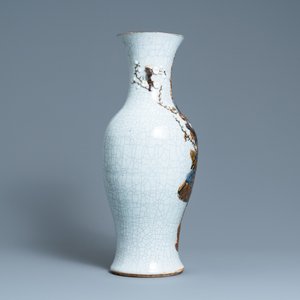 Een Chinese polychrome Nanking craquelé vaas met een pauw, Chenghua merk, 19e eeuw — foto 2