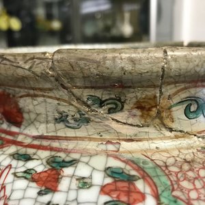 Een Chinese polychrome Swatow pot met boeddhistische leeuwen, Ming — foto 7