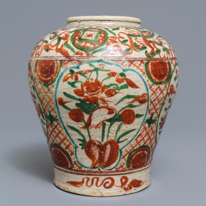 Een Chinese polychrome Swatow pot, Ming — foto 2