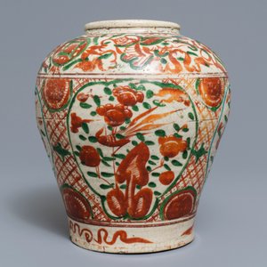 Een Chinese polychrome Swatow pot, Ming — foto 3