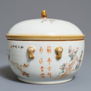 Een Chinese qianjiang cai dekselkom, Qianlong merk, 19/20e eeuw — foto 3