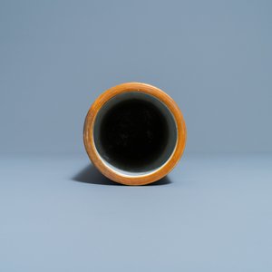 Een Chinese qianjiang cai hoedensteun, Qianlong merk, 19/20e eeuw — foto 5