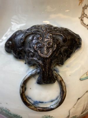 Een Chinese qianjiang cai 'hu' vaas met decor van antiquiteiten, gesigneerd Xu Pinheng 許品衡, Tongzhi merk, 19/20e eeuw — foto 11