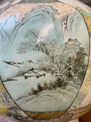 Een Chinese qianjiang cai 'hu' vaas met decor van antiquiteiten, gesigneerd Xu Pinheng 許品衡, Tongzhi merk, 19/20e eeuw — foto 13