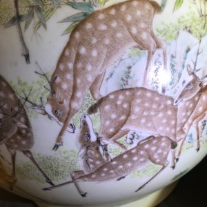 Een Chinese qianjiang cai hu vaas met herten, 19/20e eeuw — foto 13