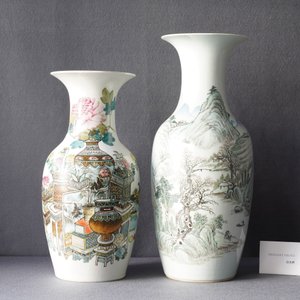 Een Chinese qianjiang cai landschapsvaas en een vaas met antiquiteiten, 19/20e eeuw — foto 7