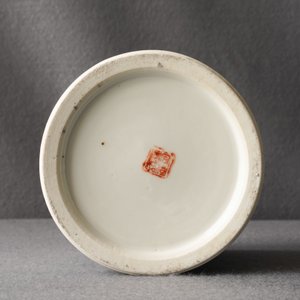 Een Chinese qianjiang cai penselenbeker met vissers, gesign. Tan Yin Jie, gedat. 1875-1884 — foto 13