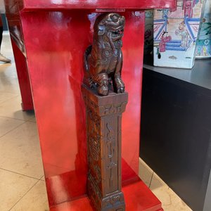 Een Chinese qianjiang cai plaquette in houten tafel gemonteerd, 19/20e eeuw — foto 18