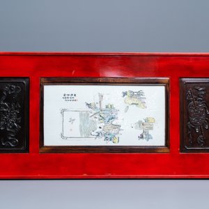 Een Chinese qianjiang cai plaquette in houten tafel gemonteerd, 19/20e eeuw — foto 6
