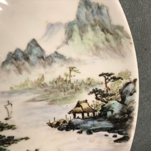 Een Chinese qianjiang cai schotel met inscriptie voor Wang Ye Ting, 20e eeuw — foto 4