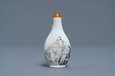 Een Chinese qianjiang cai snuiffles, gesign. Fang Jiazhen, gedat. 1898