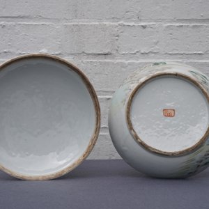 Een Chinese qianjiang cai specerijendoos en een warmhoudkom op voet, 19/20e eeuw — foto 44