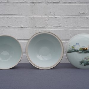 Een Chinese qianjiang cai specerijendoos en een warmhoudkom op voet, 19/20e eeuw — foto 45