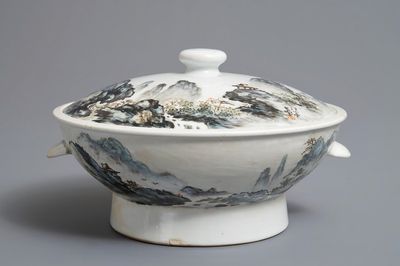 Een Chinese qianjiang cai terrine met deksel, 20e eeuw
