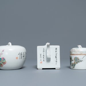 Een Chinese qianjiang cai theepot en twee dekselpotten, 19/20e eeuw — foto 3