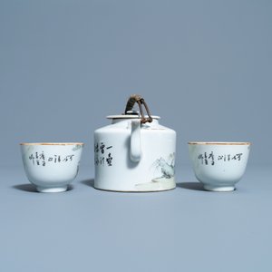 Een Chinese qianjiang cai theepot en twee koppen en schotels, 19/20e eeuw — foto 7