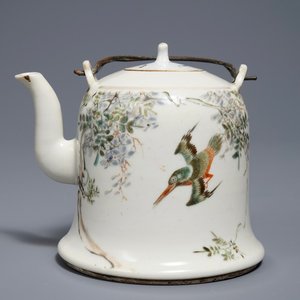 Een Chinese qianjiang cai theepot met deksel, begin 20e eeuw — foto 1