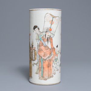 Een Chinese qianjiang cai vaas en een hoedensteun, 19/20th C. — foto 2