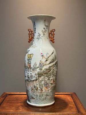 Een Chinese qianjiang cai vaas, gesigneerd Wang Xingli 汪興黎, eind 19/20e eeuw — foto 1
