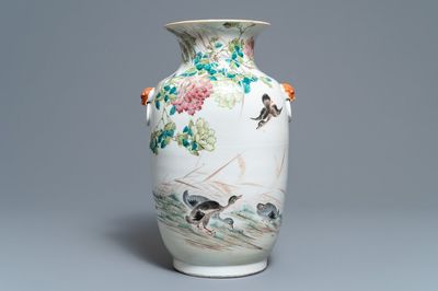 Een Chinese qianjiang cai vaas met eenden, 19/20e eeuw