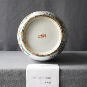 Een Chinese qianjiang cai vaas met fijn landschapsdecor, 19/20e eeuw — foto 23