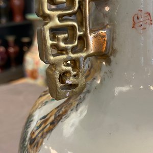 Een Chinese qianjiang cai vaas met fijn landschapsdecor, 19/20e eeuw — foto 8