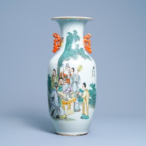 Een Chinese qianjiang cai vaas met muzikanten en geleerden, 19/20e eeuw — foto 1