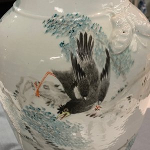 Een Chinese qianjiang cai vaas met vlindervormige ornamenten, 19e eeuw — foto 20