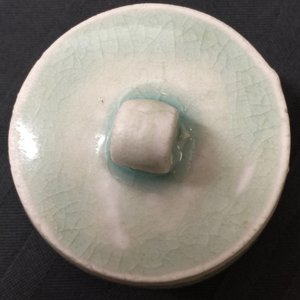Een Chinese qingbai dekselkan met relëfdecor, Zuidelijke Song Dynastie (1127-1279) — foto 5