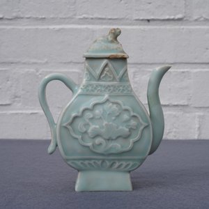 Een Chinese qingbai dekselkan met reliëfdecor van een feniks, Yuan — foto 16