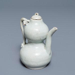 Een Chinese qingbai dekselkan, Yuan — foto 1