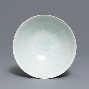 Een Chinese qingbai kom met onderglazuur decor, Song — foto 1