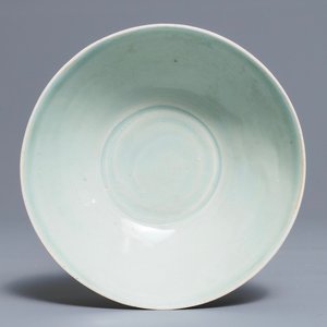 Een Chinese qingbai kom met onderglazuur decor, Song — foto 1