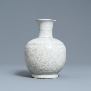 Een Chinese qingbai vaas met onderglazuur decor, Song — foto 2