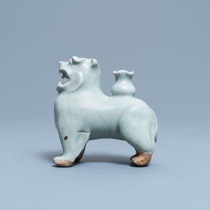Een Chinese qingbai wierookstokhouder in de vorm van een tijger, Ming — foto 3