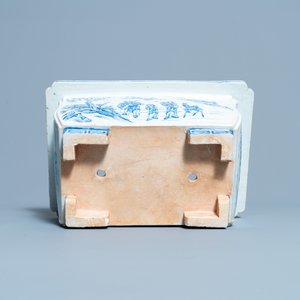 Een Chinese rechthoekige blauw-witte jardinière, Kangxi/Yongzheng — foto 7