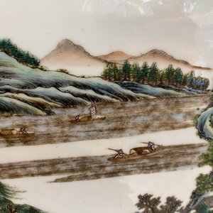 Een Chinese rechthoekige famille rose plaquette met een landschap, Qianlong merk, 19/20e eeuw — foto 11