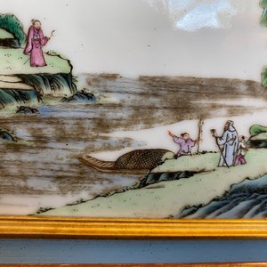 Een Chinese rechthoekige famille rose plaquette met een landschap, Qianlong merk, 19/20e eeuw — foto 8